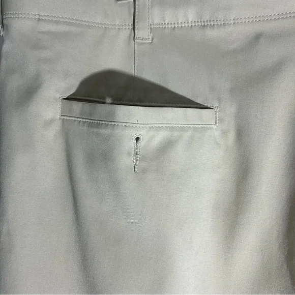 PGA TOUR Men’s 9” Flat Front Horizontal Textured Stretch Golf Short Khaki Sz 40. - Picture 13 of 13